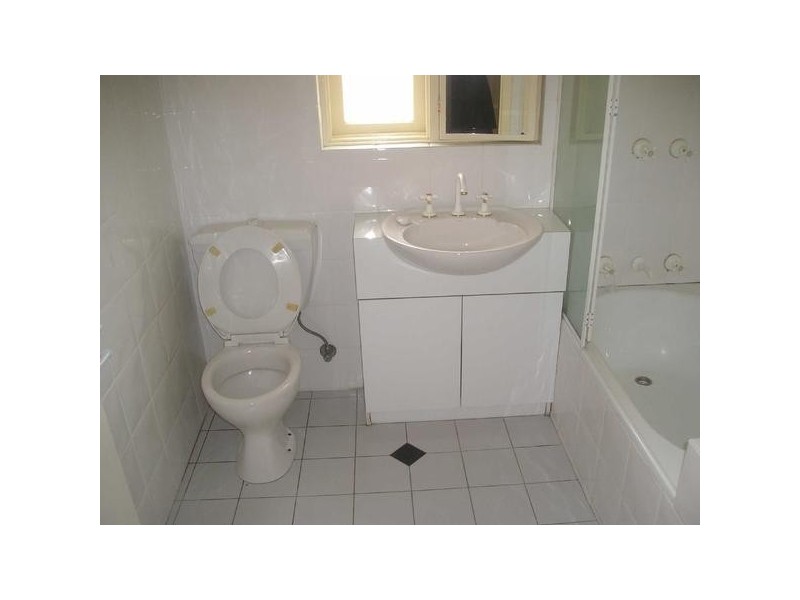 4/12  Carlisle Avenue, St Kilda East VIC 3183