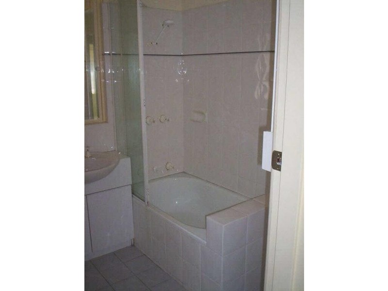 4/12  Carlisle Avenue, St Kilda East VIC 3183