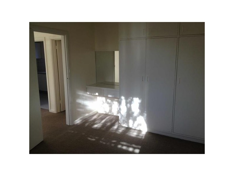 2/25  Byron Street, Elwood VIC 3184