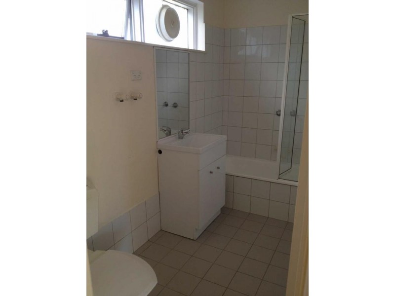 2/25  Byron Street, Elwood VIC 3184