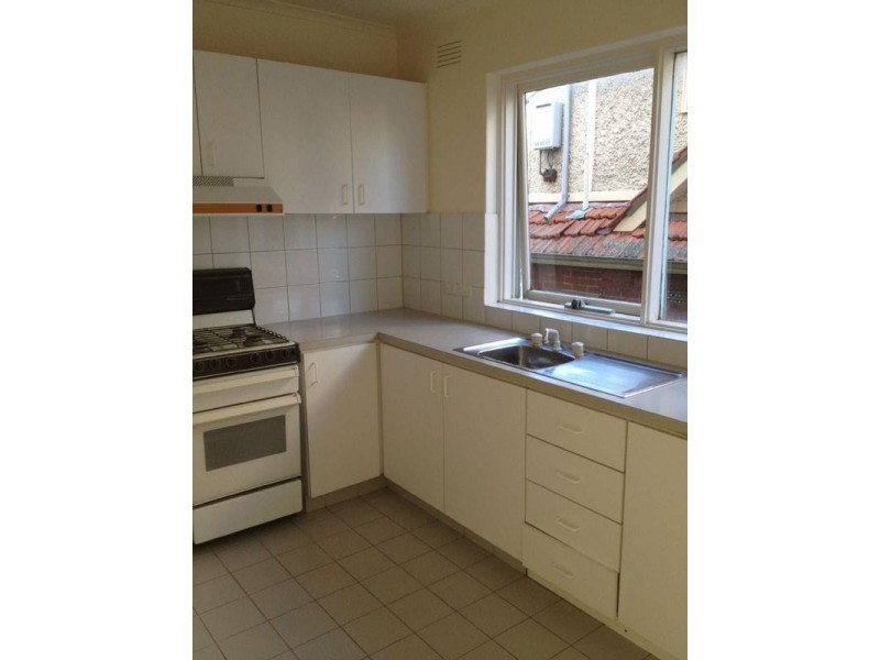 2/25  Byron Street, Elwood VIC 3184