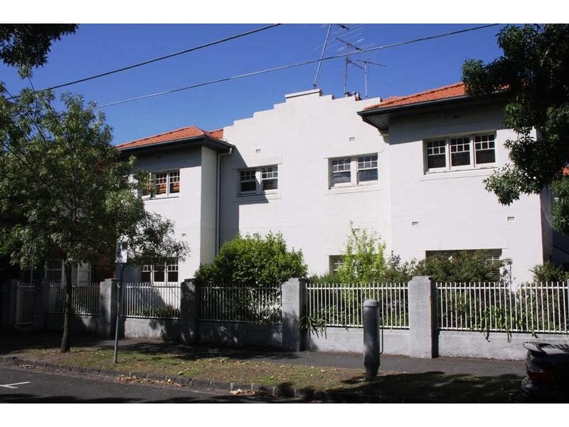 2/4  Loch Street, St Kilda VIC 3182