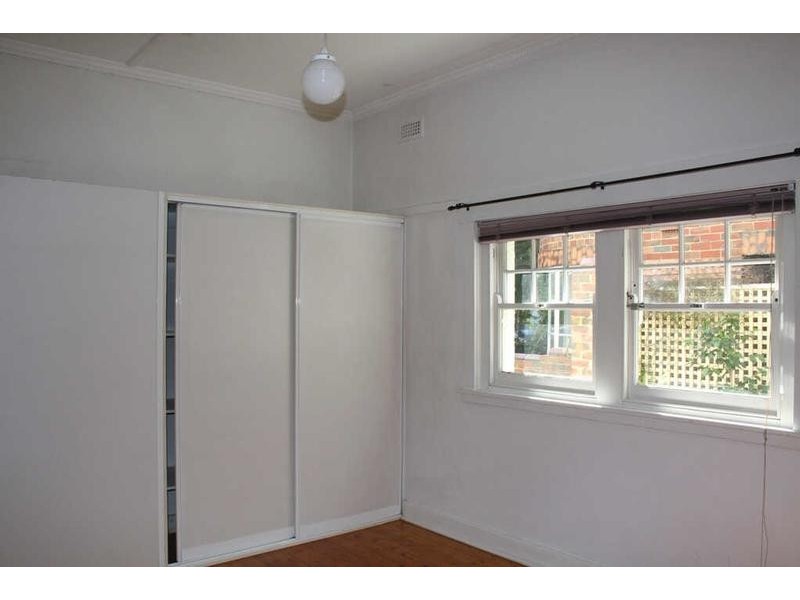 2/4  Loch Street, St Kilda VIC 3182