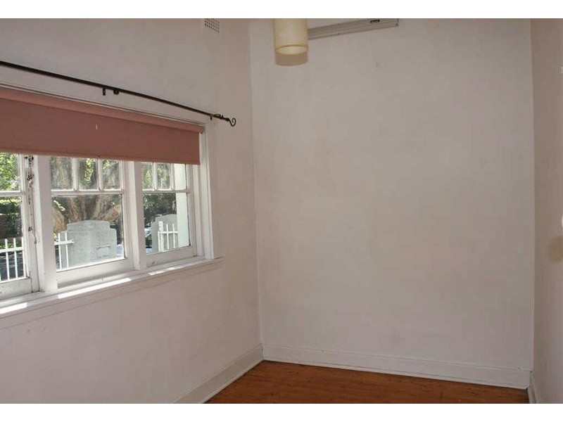 2/4  Loch Street, St Kilda VIC 3182