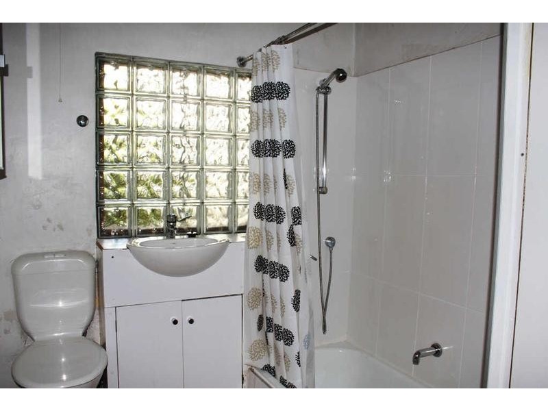 2/4  Loch Street, St Kilda VIC 3182