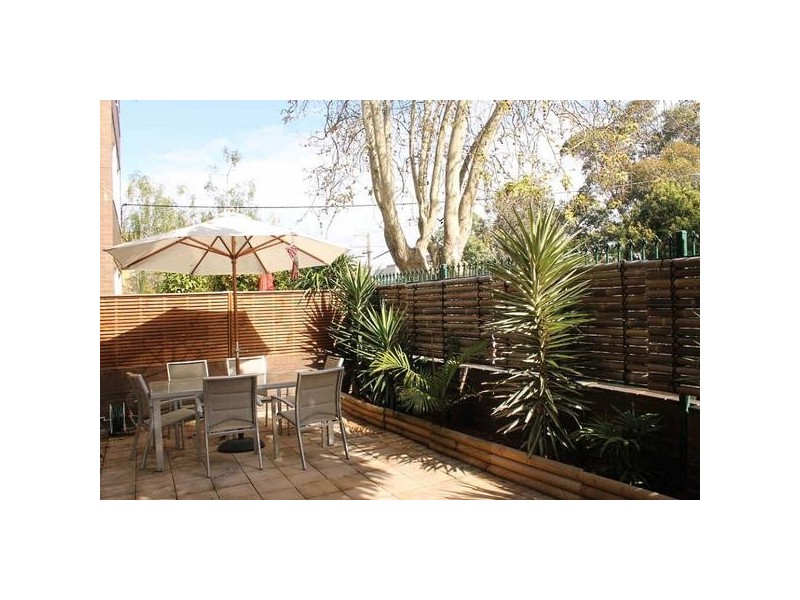 1/31  Dickens Street, Elwood VIC 3184