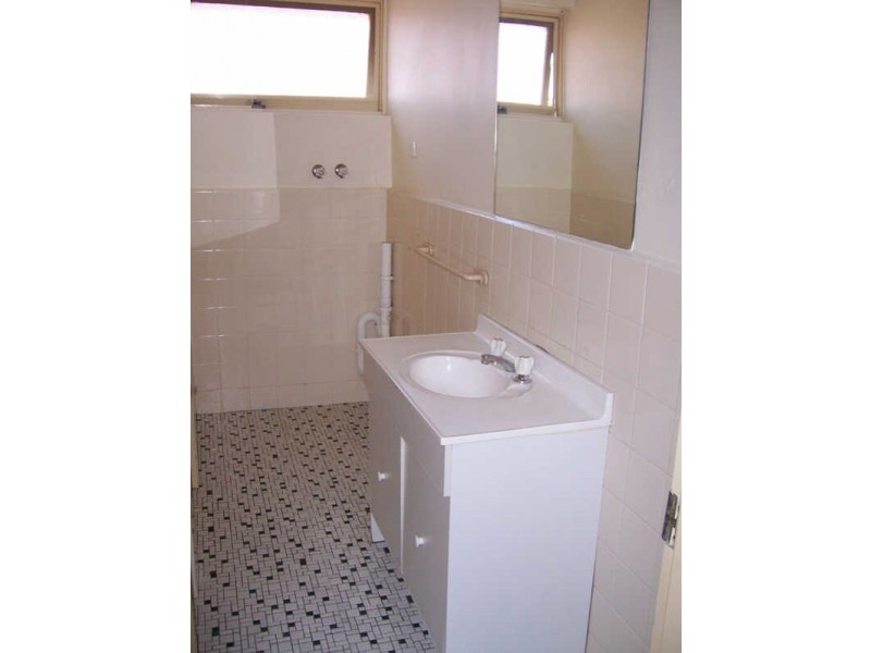 8/174  Barkly Street, St Kilda VIC 3182