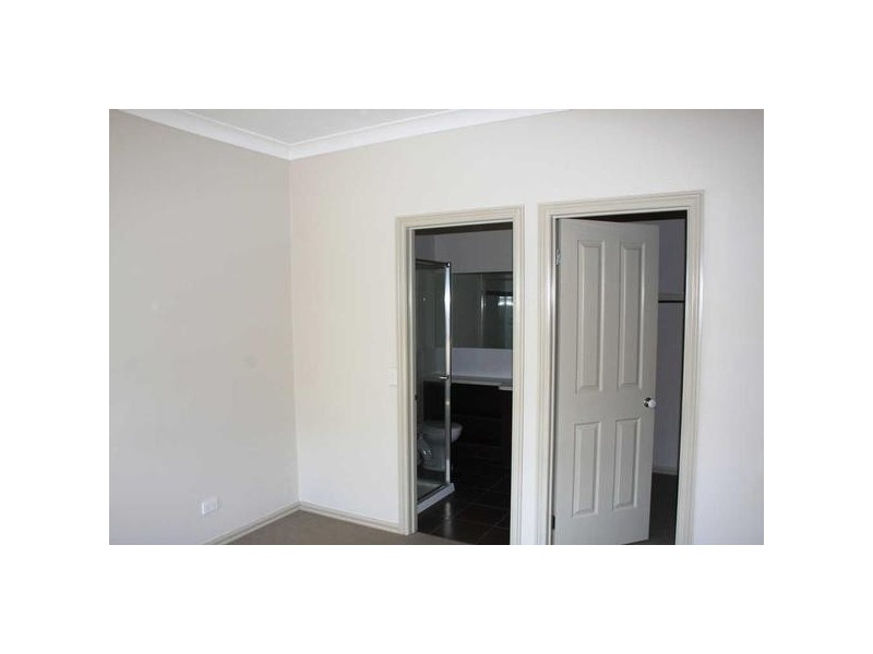 2/25  West Meadows Lane, Truganina VIC 3029