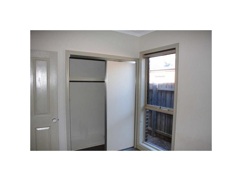 2/25  West Meadows Lane, Truganina VIC 3029