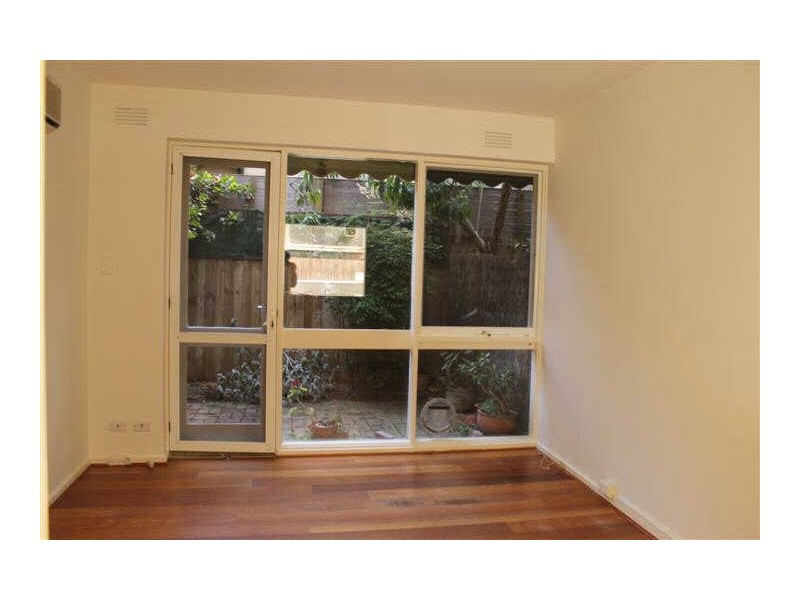 1/108  Park Street, St Kilda VIC 3182