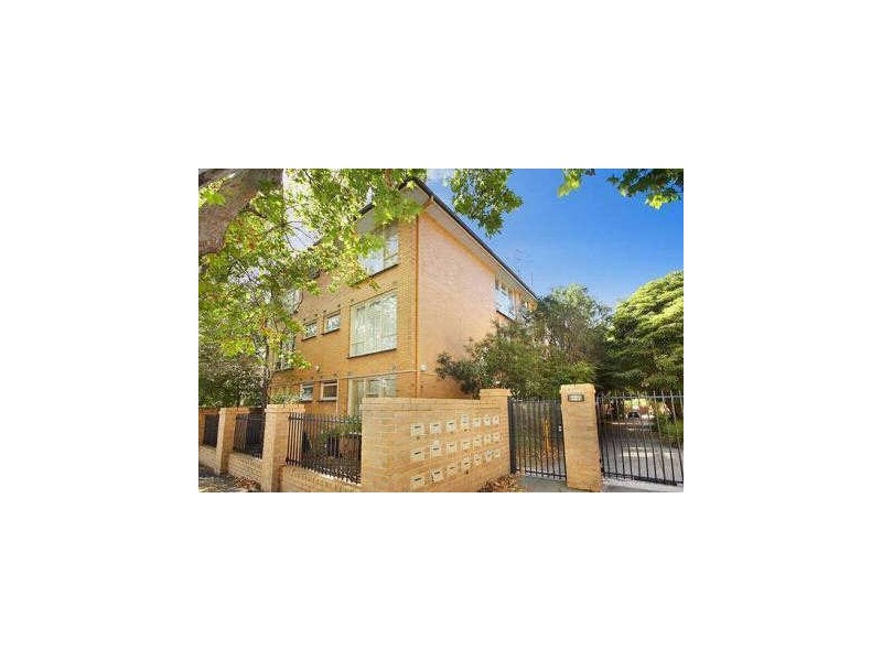 15/10  Acland Street, St Kilda VIC 3182