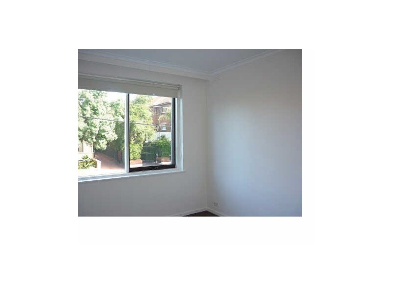 6/27  Robe Street, St Kilda VIC 3182