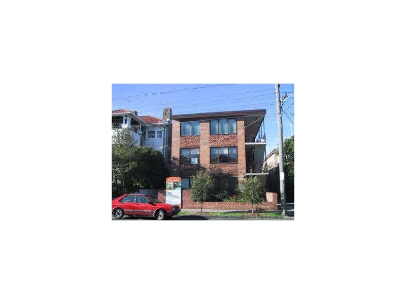 6/27  Robe Street, St Kilda VIC 3182