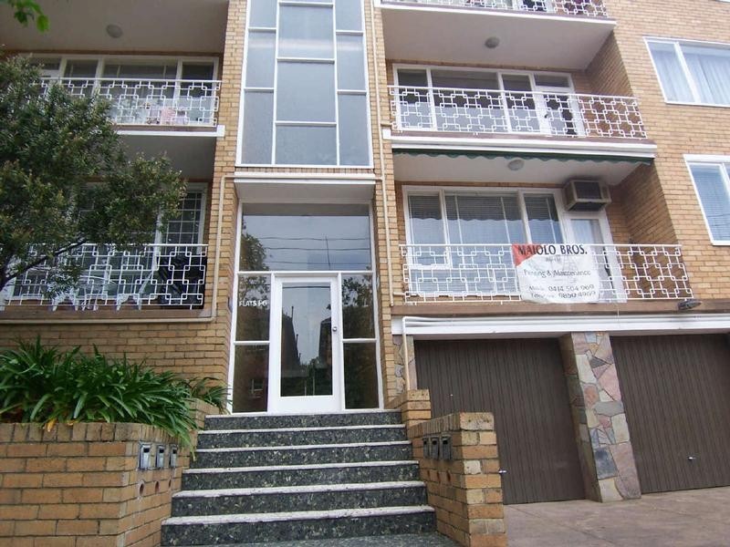2/24  Acland Street, St Kilda VIC 3182