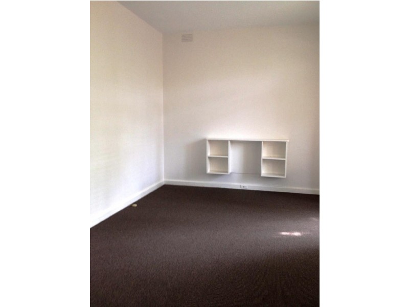 11/19  Pine Avenue, Elwood VIC 3184