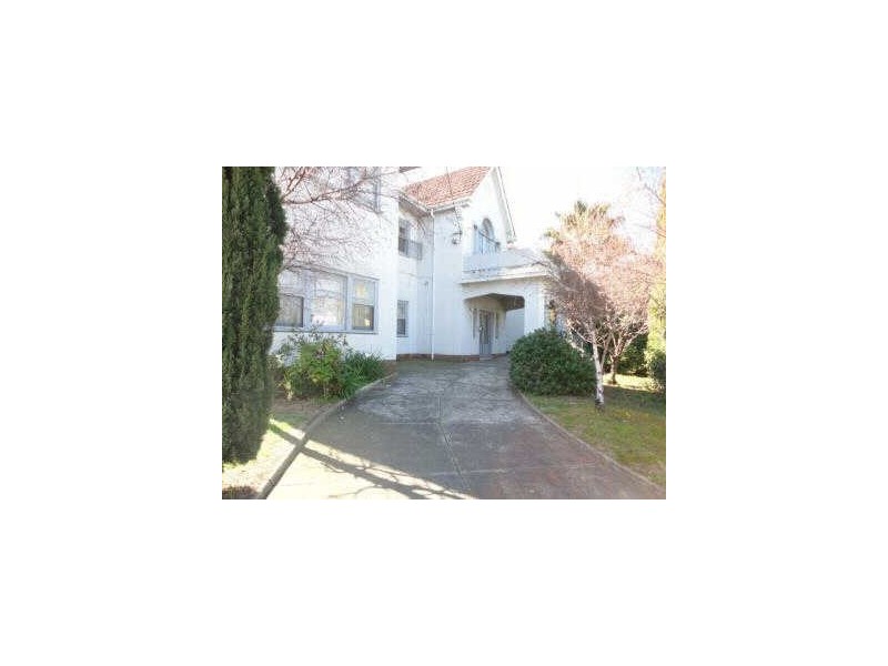 1/2  Balaclava Road, St Kilda East VIC 3183