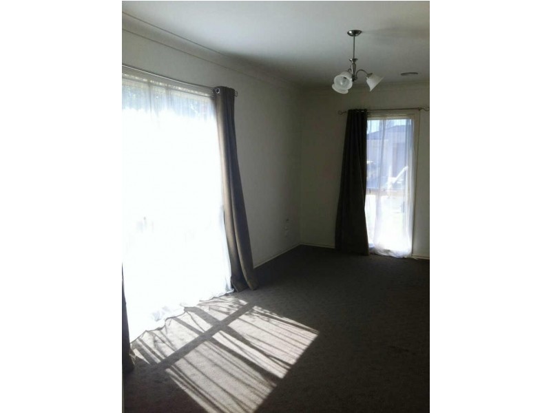 2/24  Swinburne Court, Truganina VIC 3029