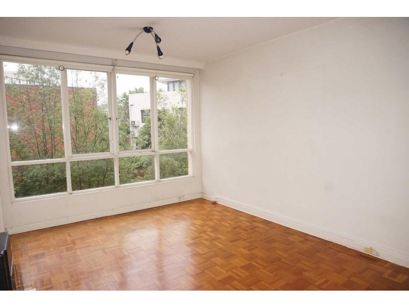 12/170  Barkly Street, St Kilda VIC 3182