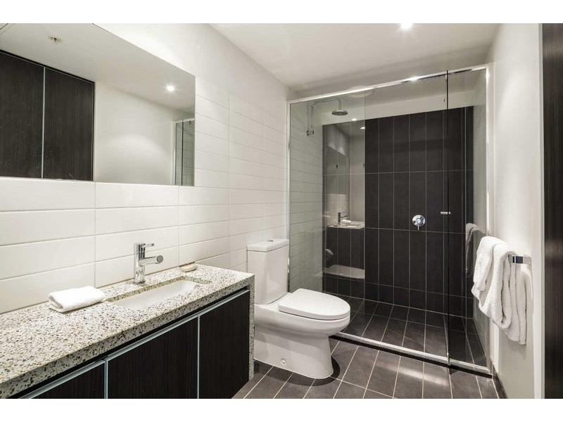 2013/673  La Trobe Street, Docklands VIC 3008