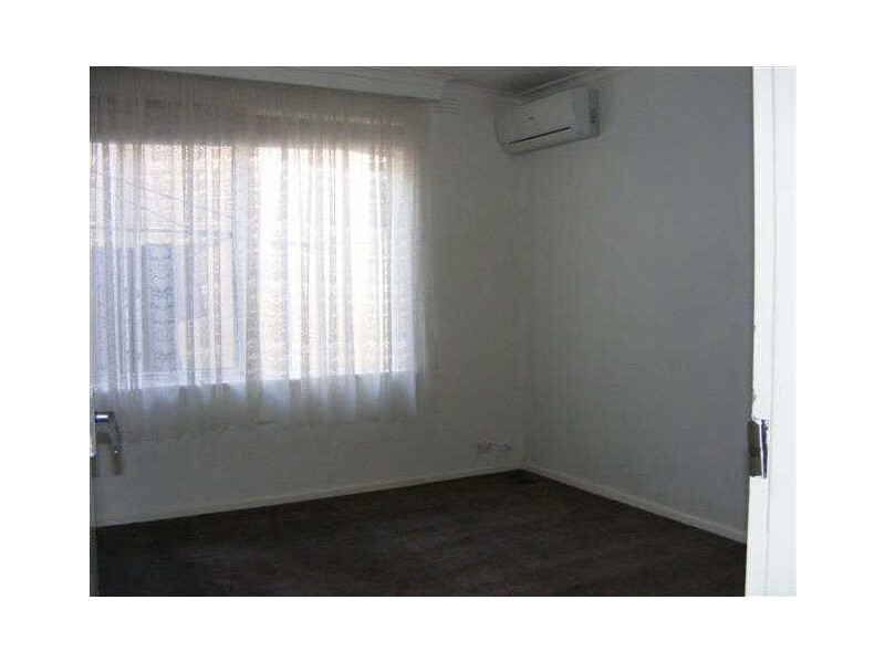 4/27  Robe Street, St Kilda VIC 3182