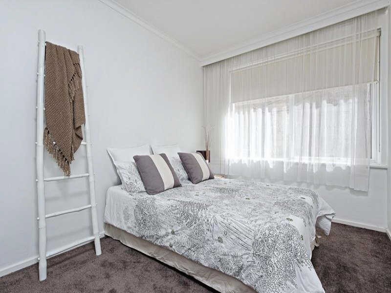 4/27  Robe Street, St Kilda VIC 3182