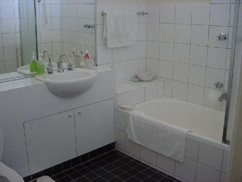 10/18  Burns Street, Elwood VIC 3184