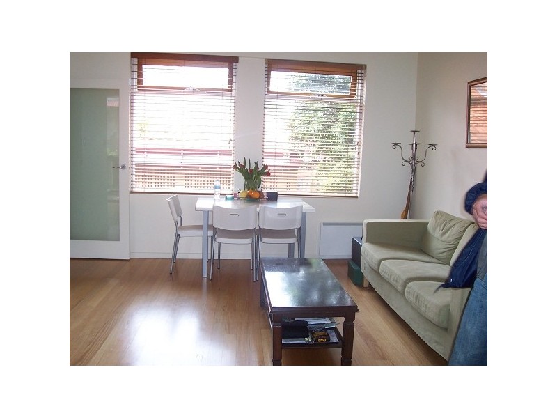 2/28 Carlisle Street, St Kilda VIC 3182