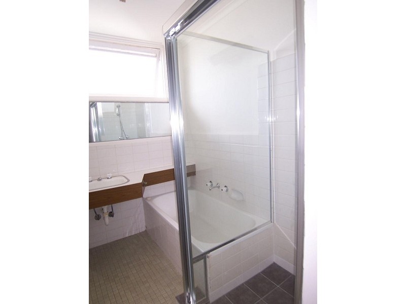 12/8 Robe Street, St Kilda VIC 3182