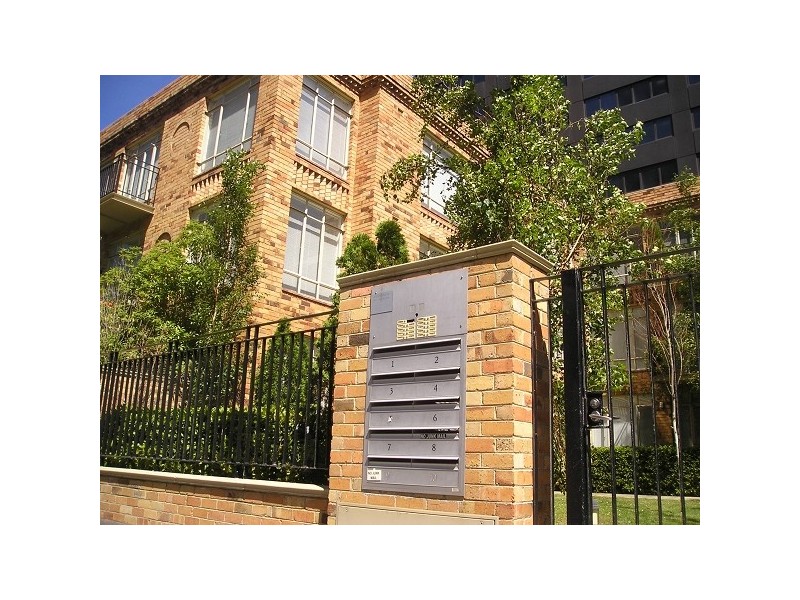 2/8 Louise Street, Melbourne VIC 3000