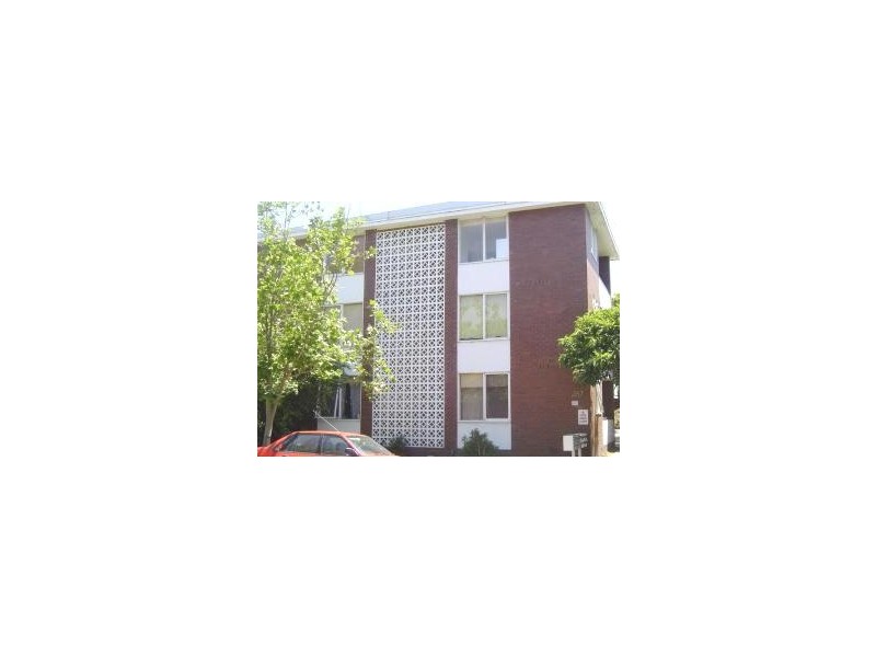 4/287 Barkly Street, St Kilda VIC 3182
