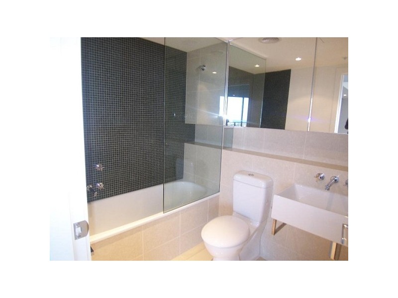 1008/55 Queens Road, Melbourne VIC 3004