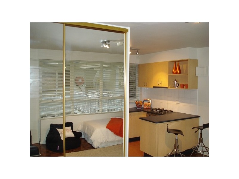 16/4 Wando Grove, St Kilda East VIC 3183