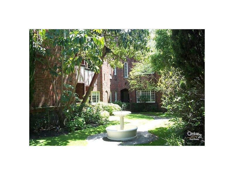 24/7 Eildon Road, St Kilda VIC 3182