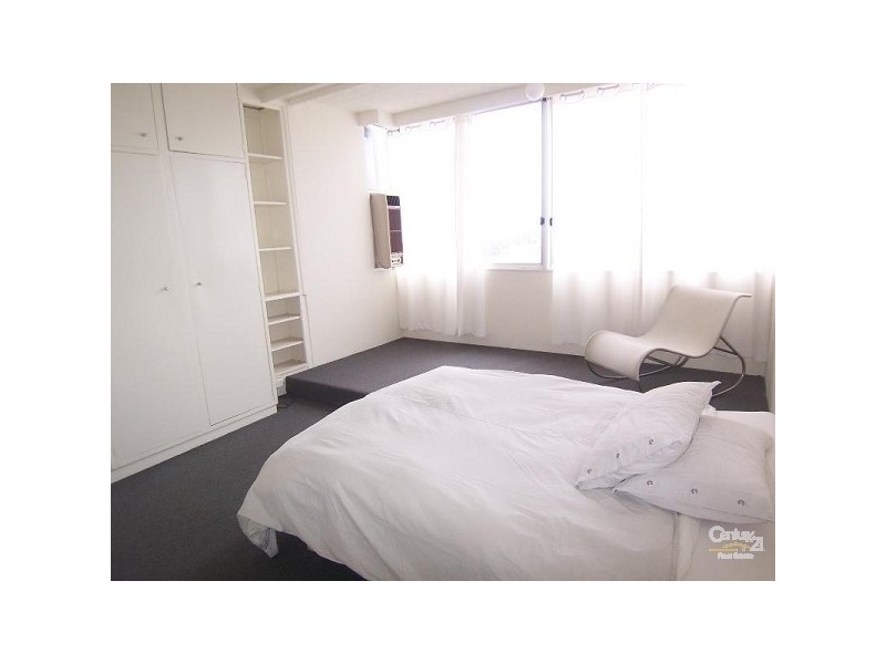 7D/12 Marine Parade, St Kilda VIC 3182