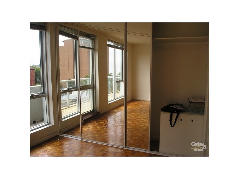 19/4 Alfred Square, St Kilda VIC 3182