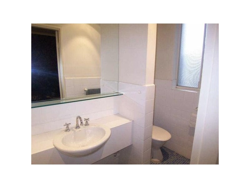 13/15  Acland Street, St Kilda VIC 3182