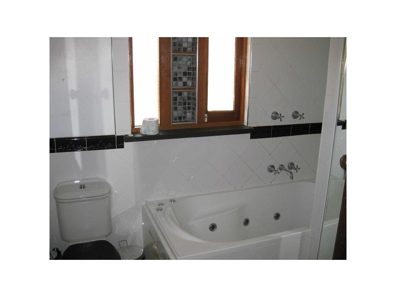 4/6  Westbeach Road, St Kilda West VIC 3182