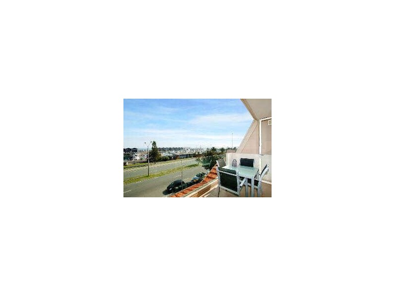 12/45  Marine Parade, St Kilda VIC 3182