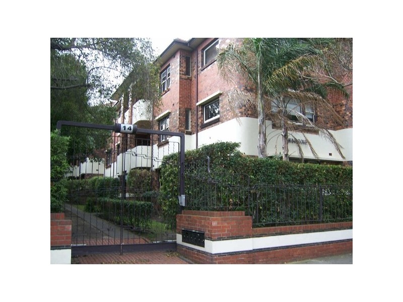 10/14  Robe Street, St Kilda VIC 3182