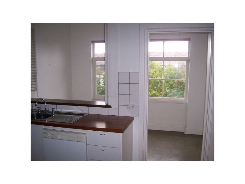 10/14  Robe Street, St Kilda VIC 3182