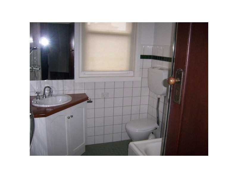 10/14  Robe Street, St Kilda VIC 3182