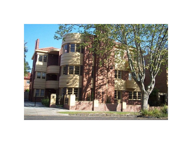 8/25  Dickens Street, Elwood VIC 3184