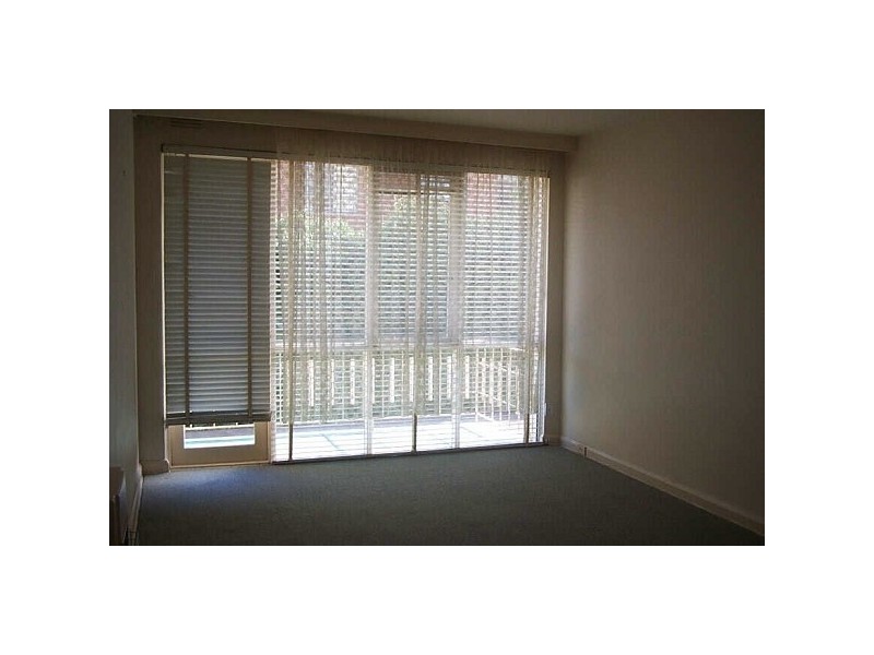 2/170  Barkly Street, St Kilda VIC 3182