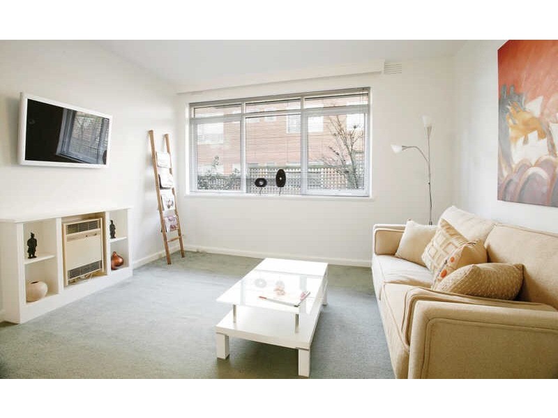 8/27  Mitford Street, St Kilda VIC 3182