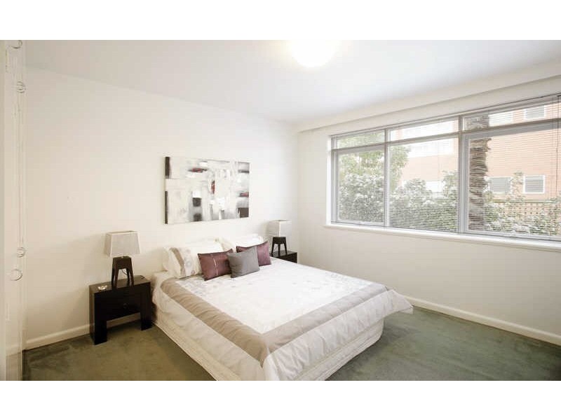 8/27  Mitford Street, St Kilda VIC 3182