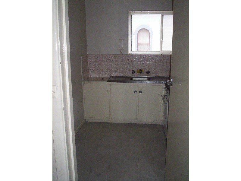 2/18  Robe Street, St Kilda VIC 3182