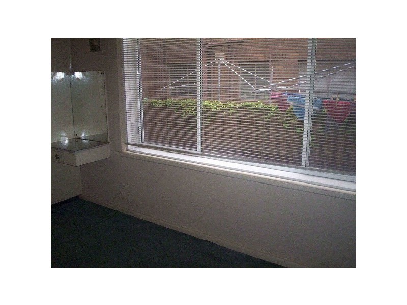 2/18  Robe Street, St Kilda VIC 3182