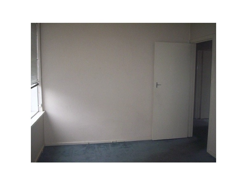 2/18  Robe Street, St Kilda VIC 3182