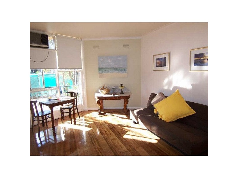 20/11  Marine Parade, St Kilda VIC 3182