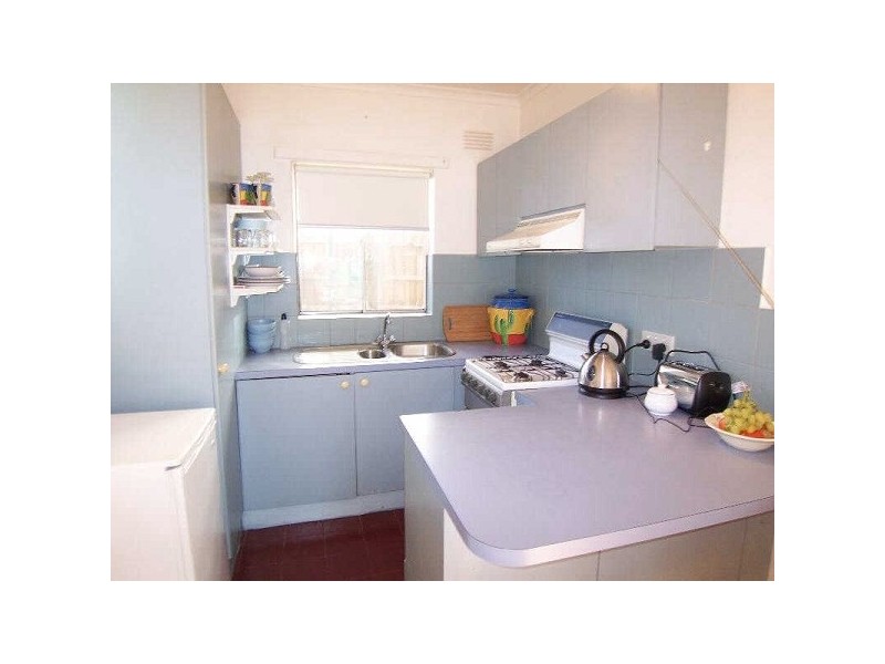 20/11  Marine Parade, St Kilda VIC 3182